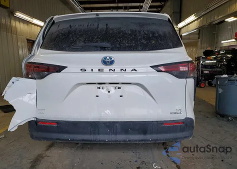 2022 Toyota Sienna Le z USA, uszkodzony, nr VIN 5TDKRKEC4NS075673